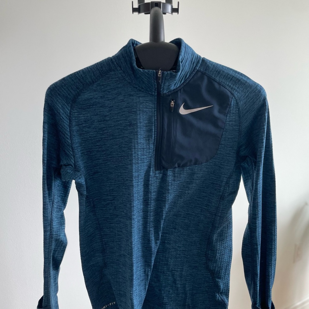Nike Blue Performance Jacket with Moisture-Wicking Fabric